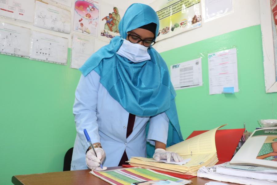 Nasra Ibrahim infirmière, qui a été formée sur la prise en charge de la malnutrition aigüe sévère - ©UNICEF/Djibouti/2020/Oulmi