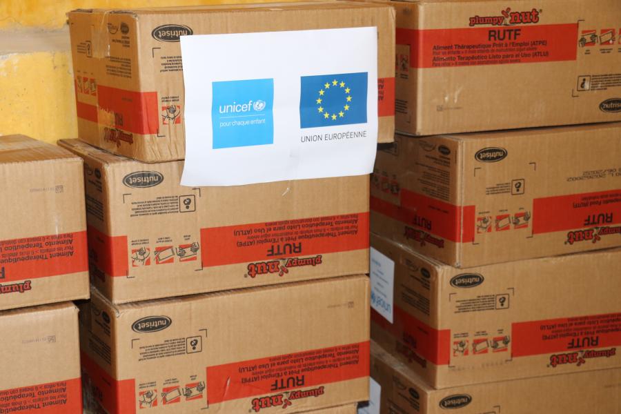 Cartons de plumpy nuts soutenu par l'Union Européenne