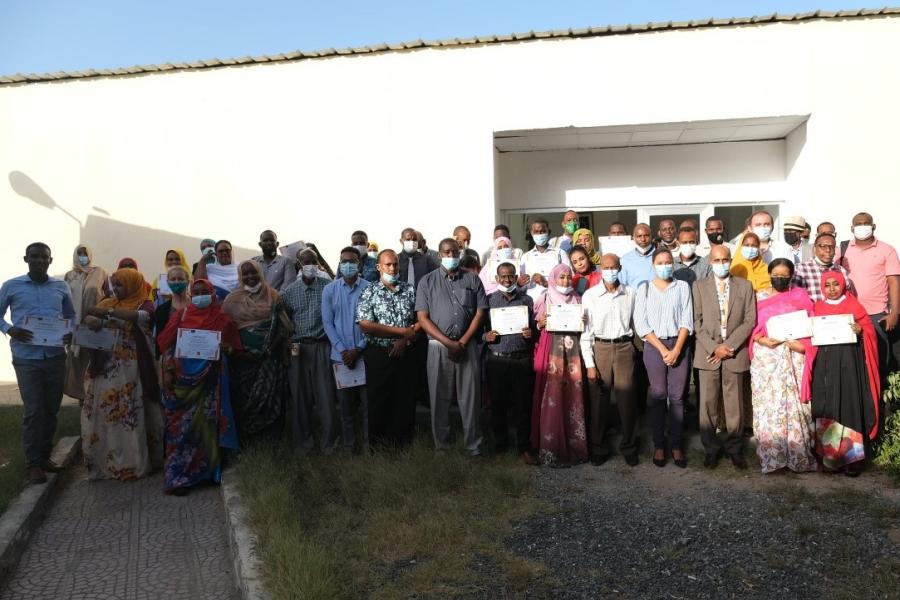 Photo de groupe de la cérémonie de clôture de la formation aux urgences sanitaires 