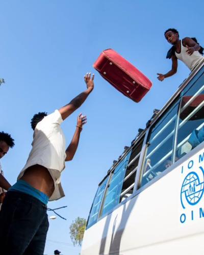 Migrants préparant leur départ du centre d’orientation et d’assistance aux migrants (COAM) à Obock